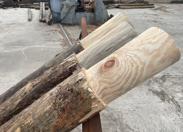 Máquina adaptada para o processamento dos topos a ligar